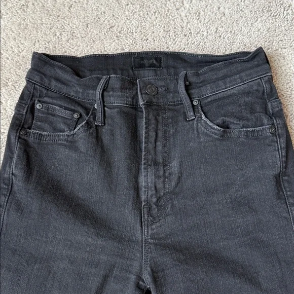 MOTHER The Insider Crop Step Fray JeansSize 25Color Not Guilty